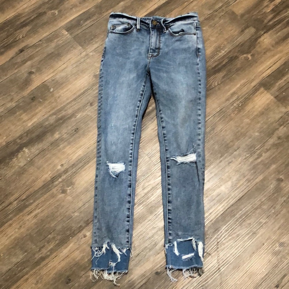 BDG Jeans Twig High Rise SZ 24 Ripped Distressed